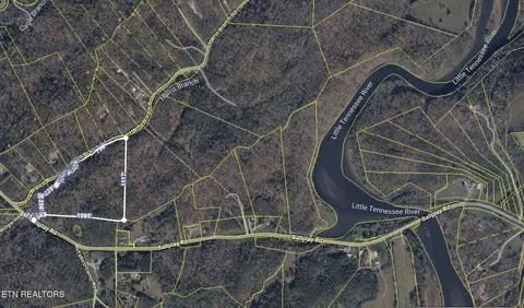 3011 Ballplay Rd, Madisonville, TN 37354