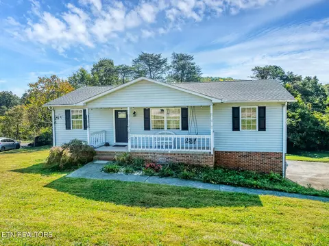 2812 Ridgeview Dr, Maryville, TN 37801