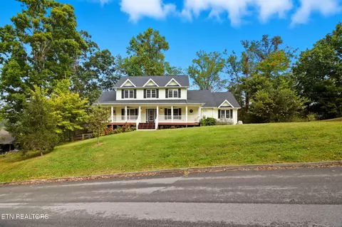4040 Roundtop Dr, Sevierville, TN 37862