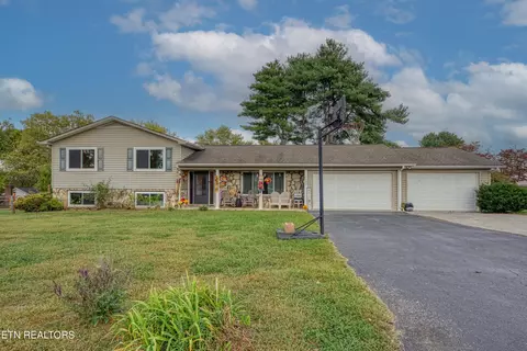 2327 Eau Clair Dr, Maryville, TN 37803