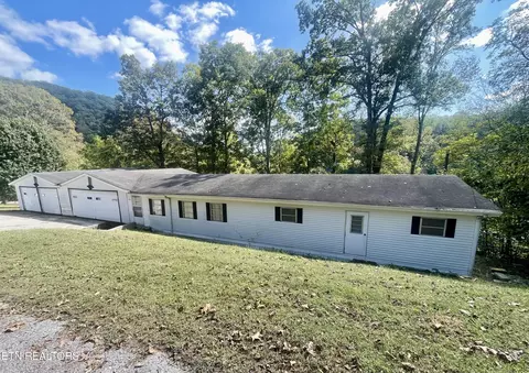 960 Indian River Boat Dock Rd, Jacksboro, TN 37757