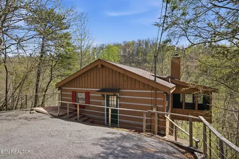 942 Vixen Run, Gatlinburg, TN 37738