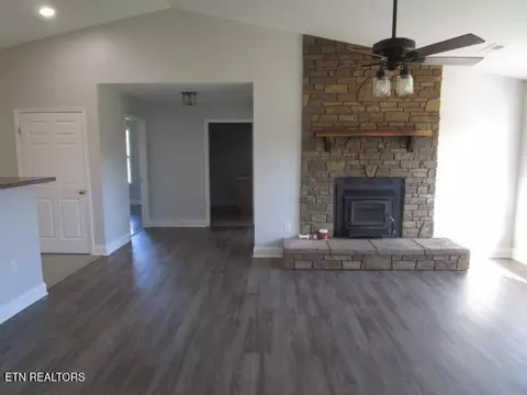 Living - 9352 Davis Dr, Corryton, TN 37721 photo 1 of 1