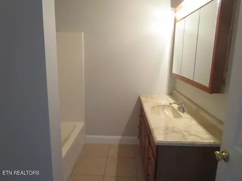 Bath - 9352 Davis Dr, Corryton, TN 37721 photo 2 of 2