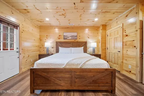 Bedroom - 808 String Run Way, Pigeon Forge, TN 37863 photo 7 of 14
