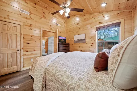 Bedroom - 808 String Run Way, Pigeon Forge, TN 37863 photo 4 of 14