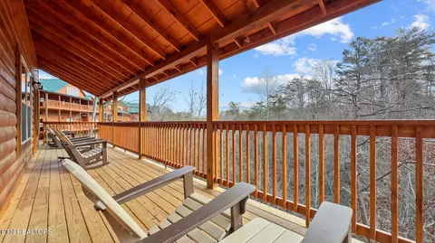 Exterior - 808 String Run Way, Pigeon Forge, TN 37863 photo 9 of 10
