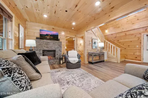 Living - 808 String Run Way, Pigeon Forge, TN 37863 photo 1 of 4