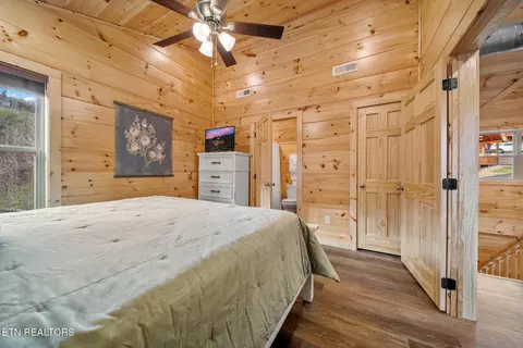 Bedroom - 808 String Run Way, Pigeon Forge, TN 37863 photo 6 of 14