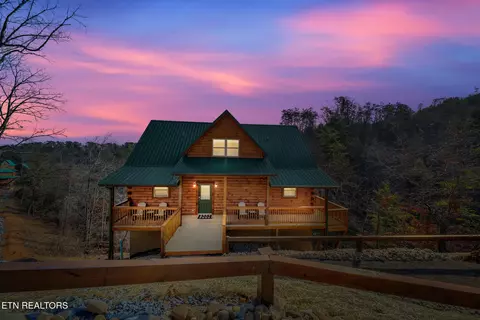 Exterior - 808 String Run Way, Pigeon Forge, TN 37863 photo 4 of 10