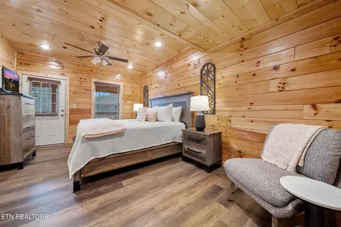 Bedroom - 808 String Run Way, Pigeon Forge, TN 37863 photo 1 of 14
