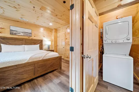 Bedroom - 808 String Run Way, Pigeon Forge, TN 37863 photo 9 of 14