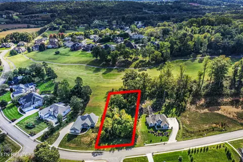 670 Timberline Dr, Lenoir City, TN 37772