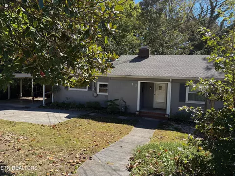 27 Outer Dr, Oak Ridge, TN 37830