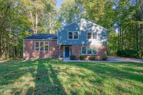 1088 W Outer Dr, Oak Ridge, TN 37830