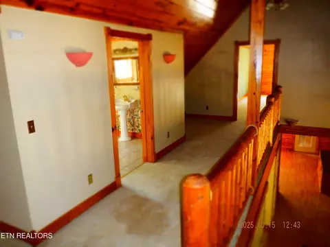 Entry Way - 370 Brave Dr, Oneida, TN 37841 photo 3 of 3