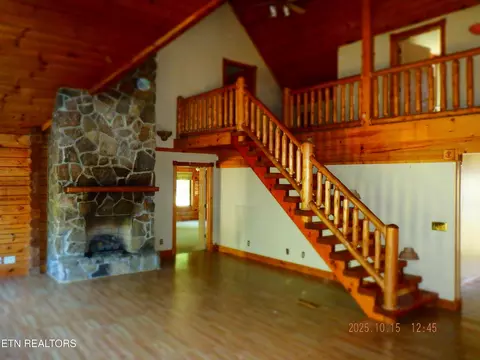 Living - 370 Brave Dr, Oneida, TN 37841 photo 6 of 7