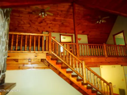Entry Way - 370 Brave Dr, Oneida, TN 37841 photo 2 of 3