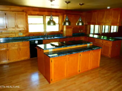 Kitchen - 370 Brave Dr, Oneida, TN 37841 photo 4 of 4