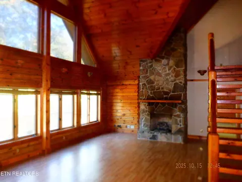 Living - 370 Brave Dr, Oneida, TN 37841 photo 5 of 7