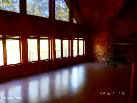 Living - 370 Brave Dr, Oneida, TN 37841 photo 2 of 7