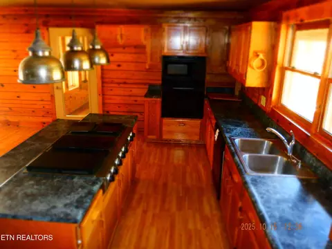 Kitchen - 370 Brave Dr, Oneida, TN 37841 photo 3 of 4