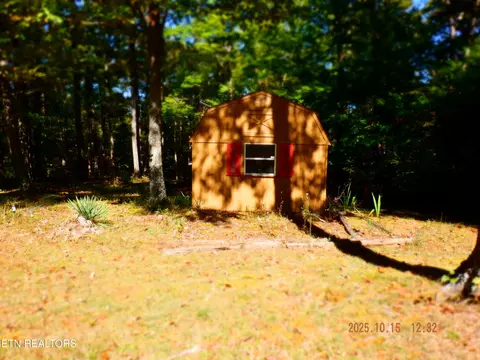Exterior - 370 Brave Dr, Oneida, TN 37841 photo 5 of 13