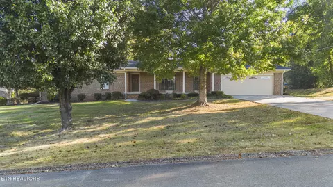 1004 Greenway Ln, Etowah, TN 37331