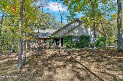 660 Armstrong Dr, Dandridge, TN 37725