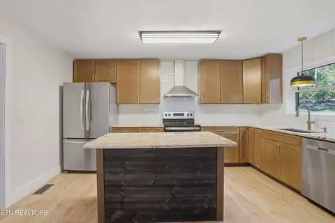 Kitchen - 7358 Circle Point Dr, Talbott, TN 37877 photo 1 of 6