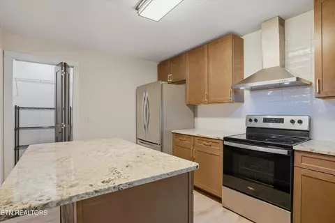 Kitchen - 7358 Circle Point Dr, Talbott, TN 37877 photo 6 of 6
