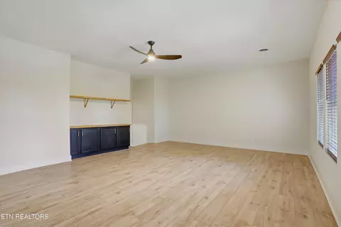 Living - 7358 Circle Point Dr, Talbott, TN 37877 photo 6 of 8