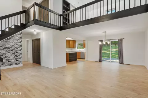 Living - 7358 Circle Point Dr, Talbott, TN 37877 photo 2 of 8