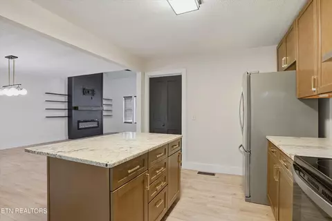 Kitchen - 7358 Circle Point Dr, Talbott, TN 37877 photo 5 of 6