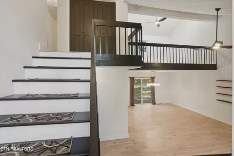 Entry Way - 7358 Circle Point Dr, Talbott, TN 37877 photo 2 of 5