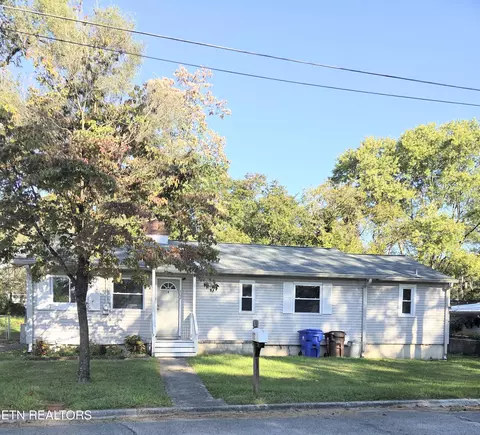 102 Nesper Rd, Oak Ridge, TN 37830