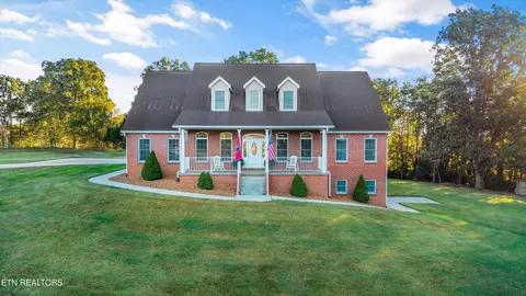 2000 Robinson Dr, Lenoir City, TN 37772