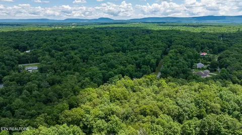 5011 Ostego Dr, Crossville, TN 38572