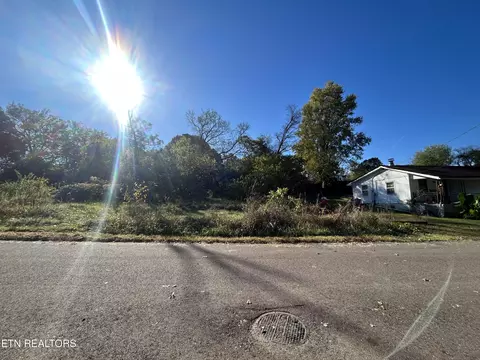 3856 Cluster St, Knoxville, TN 37914