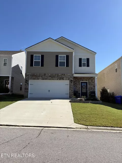 202 Centennial Village Dr, Oak Ridge, TN 37830