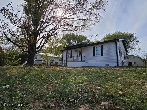 296 Greenwood Cir, Madisonville, TN 37354
