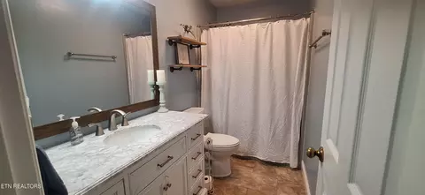 Bath - 7905 Whitcomb Rd, Powell, TN 37849 photo 4 of 5