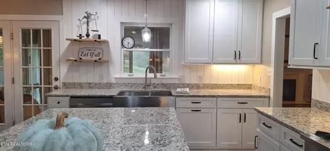 Kitchen - 7905 Whitcomb Rd, Powell, TN 37849 photo 3 of 4