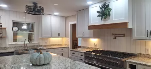 Kitchen - 7905 Whitcomb Rd, Powell, TN 37849 photo 4 of 4