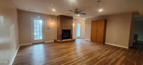 Living - 7905 Whitcomb Rd, Powell, TN 37849 photo 3 of 3