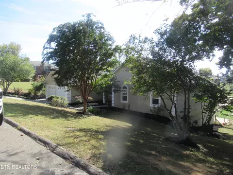 Exterior - 7905 Whitcomb Rd, Powell, TN 37849 photo 2 of 9