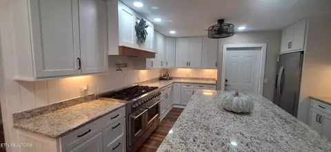 Kitchen - 7905 Whitcomb Rd, Powell, TN 37849 photo 2 of 4