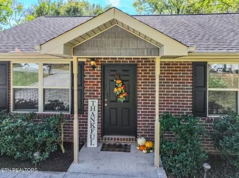 461 Robertsville Rd, Oak Ridge, TN 37830