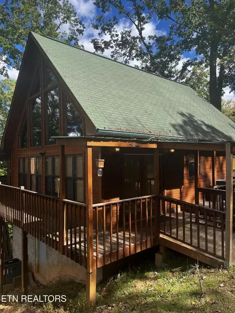 1724 N Dogwood Ln, Sevierville, TN 37876