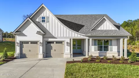 166 Sunflower St, Lenoir City, TN 37772